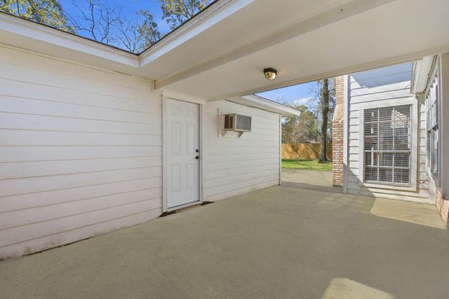 426 Pine Manor Drive, Conroe, TX 77385