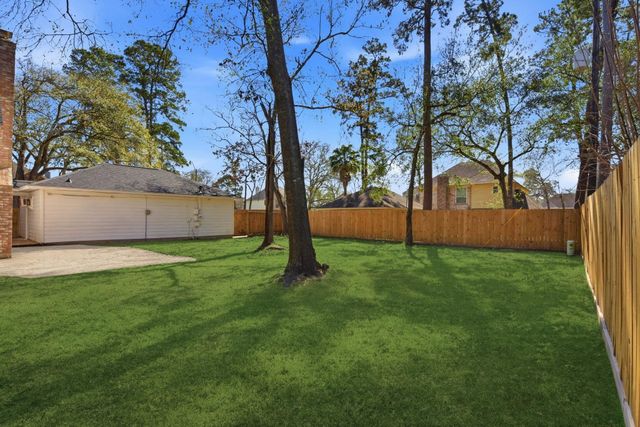 426 Pine Manor Drive, Conroe, TX 77385