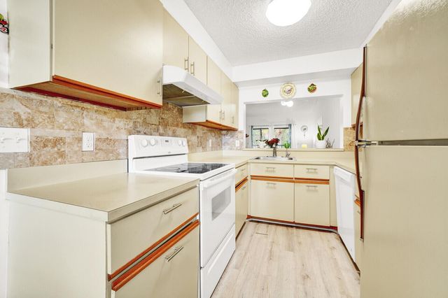 7867 Willow Spring Drive 821, Lake Worth, FL 33467