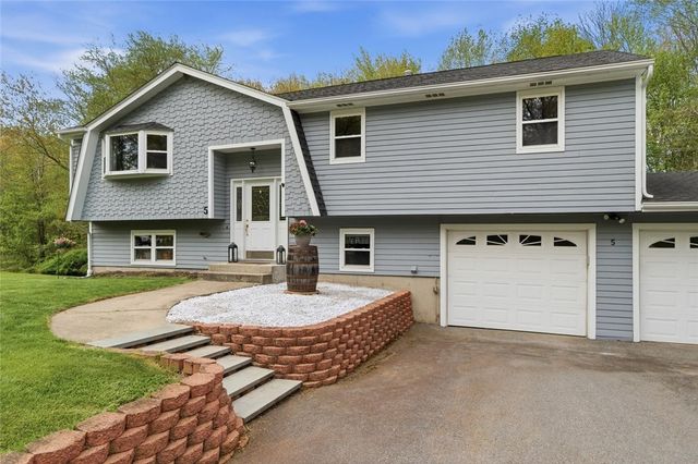 5 Dongay Road, Smithfield, RI 02917