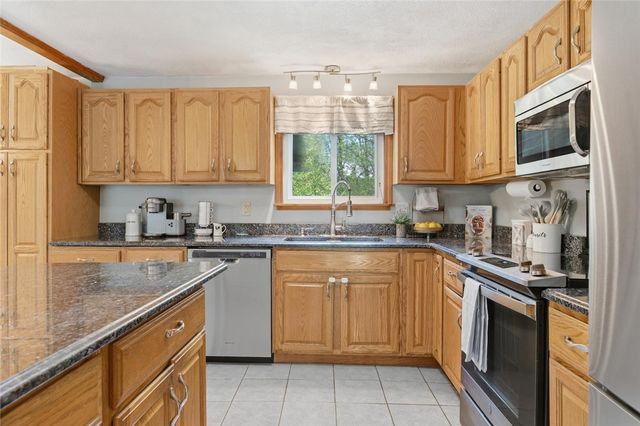 5 Dongay Road, Smithfield, RI 02917
