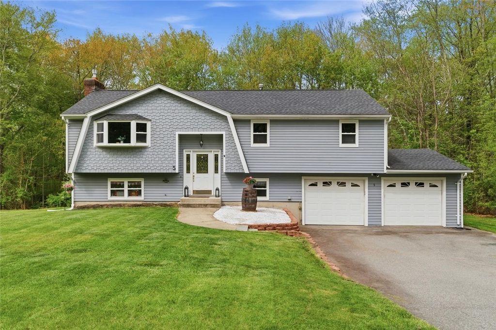 5 Dongay Road, Smithfield, RI 02917