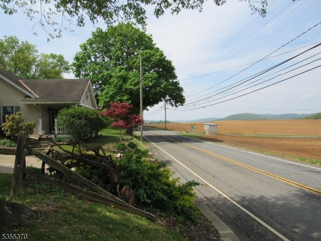 124 Snyders Rd, Pohatcong Twp., NJ 08865
