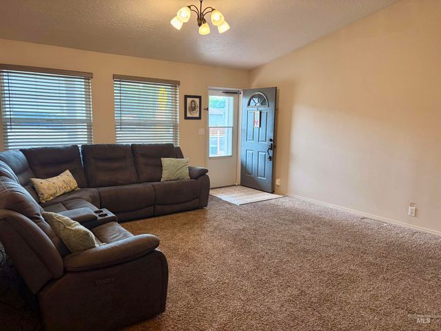 930 Sparks Street North, Twin Falls, ID 83301