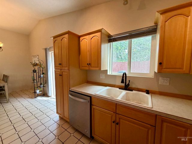 930 Sparks Street North, Twin Falls, ID 83301