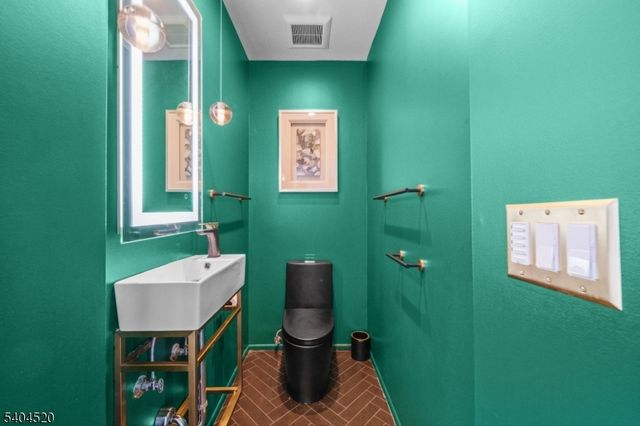 451 Mountain Ave, North Caldwell Boro, NJ 07006