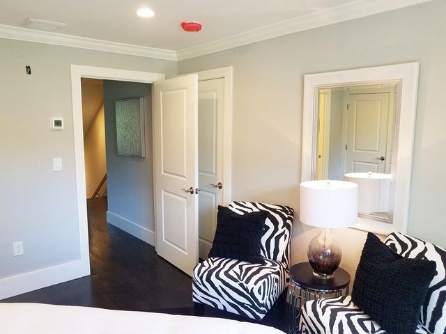 1525 Beacon St 3, Newton, MA 02468