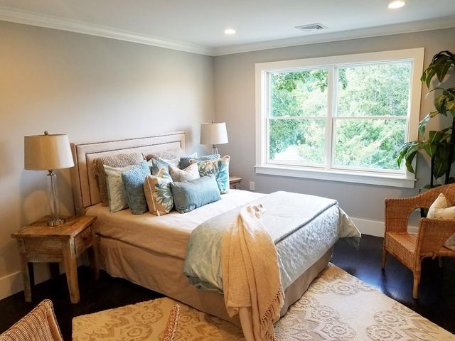 1525 Beacon St 3, Newton, MA 02468
