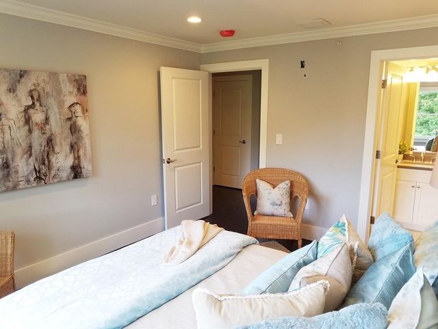 1525 Beacon St 3, Newton, MA 02468