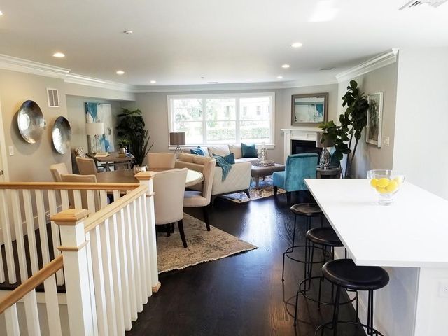 1525 Beacon St 3, Newton, MA 02468