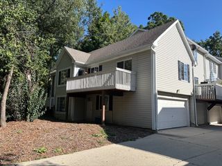 301 W Treehouse Lane 301, Round Lake, IL 60073