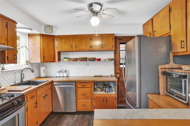 411 Maple St, West Mifflin, PA 15122