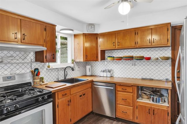 411 Maple St, West Mifflin, PA 15122