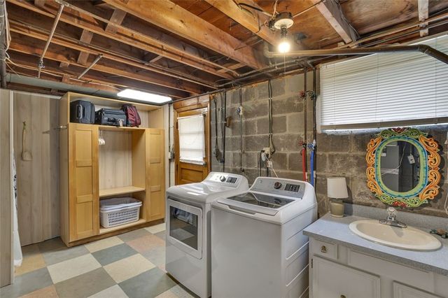 411 Maple St, West Mifflin, PA 15122