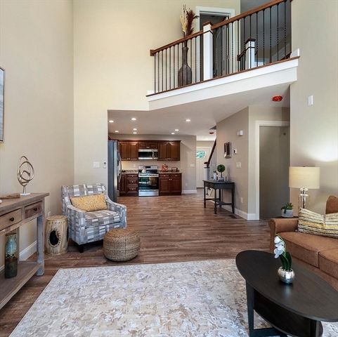 4 Sabrina Way F, Agawam, MA 01001