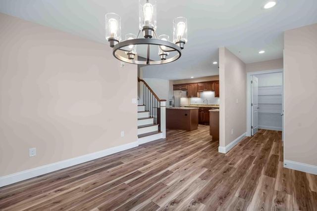 4 Sabrina Way F, Agawam, MA 01001