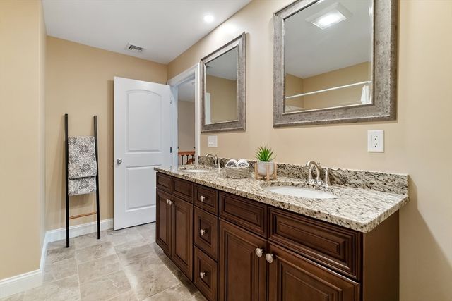 4 Sabrina Way F, Agawam, MA 01001