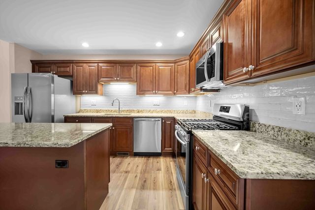 4 Sabrina Way F, Agawam, MA 01001