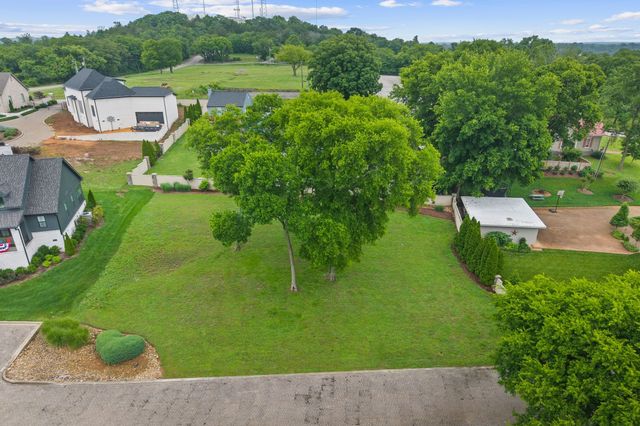 700 Halcyon Way, Columbia, TN 38401