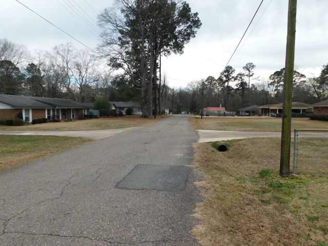 304 SE 8th Street, Springhill, LA 71075