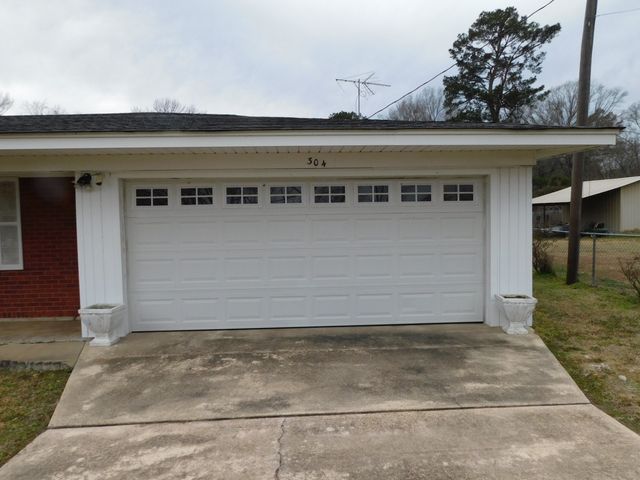 304 SE 8th Street, Springhill, LA 71075