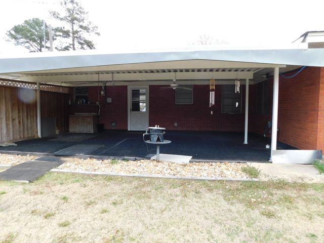 304 SE 8th Street, Springhill, LA 71075