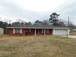 304 SE 8th Street, Springhill, LA 71075
