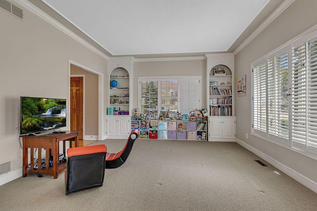 2237 Chelmsford Lane, Saint Cloud, MN 56301