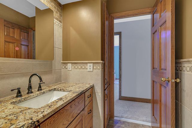 2237 Chelmsford Lane, Saint Cloud, MN 56301