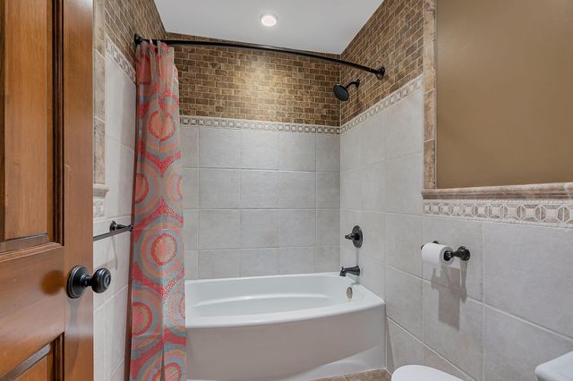 2237 Chelmsford Lane, Saint Cloud, MN 56301