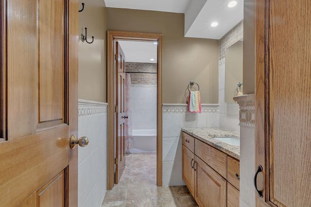 2237 Chelmsford Lane, Saint Cloud, MN 56301