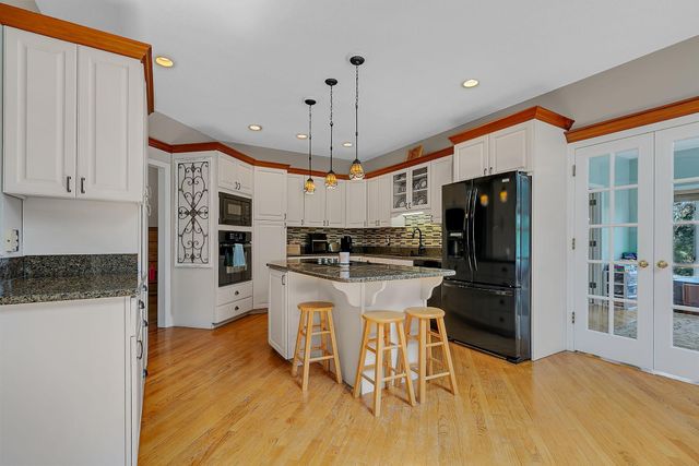 2237 Chelmsford Lane, Saint Cloud, MN 56301