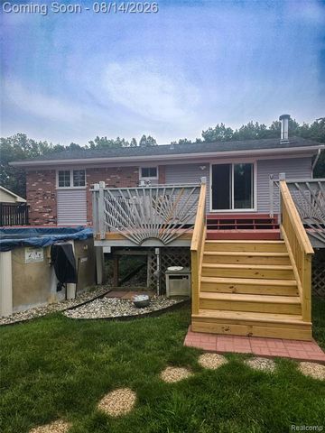 22792 Armstrong Avenue, Brownstown, MI 48193
