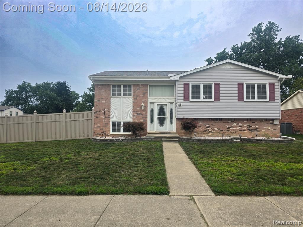 22792 Armstrong Avenue, Brownstown, MI 48193