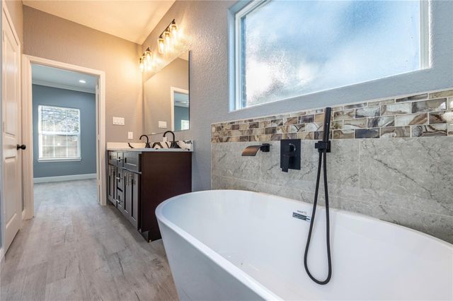 1413 4th Avenue N, Texas City, TX 77590