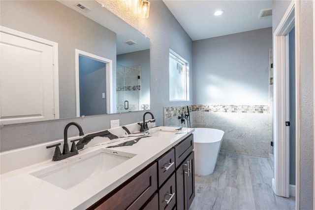 1413 4th Avenue N, Texas City, TX 77590