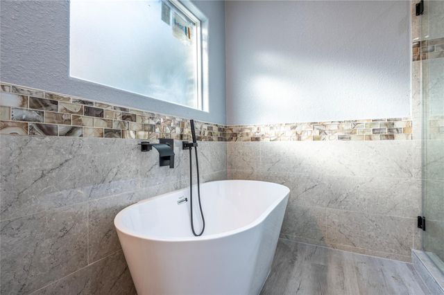 1413 4th Avenue N, Texas City, TX 77590