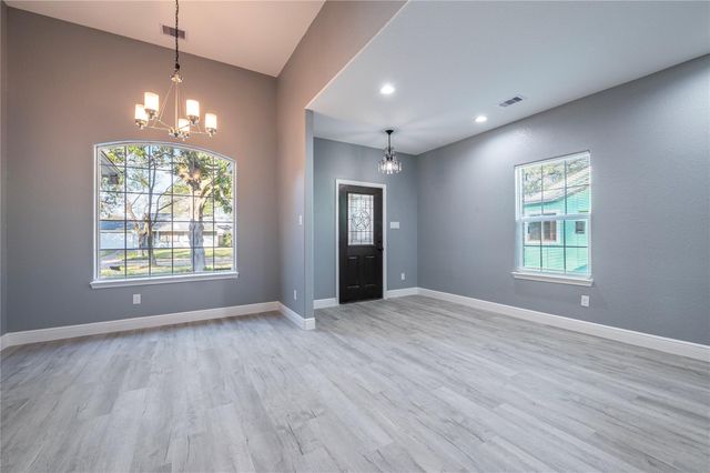 1413 4th Avenue N, Texas City, TX 77590