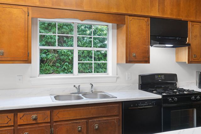 1003 E Brow Road, Lookout Mountain, TN 37350