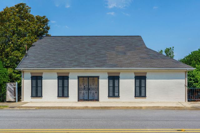 1003 E Brow Road, Lookout Mountain, TN 37350