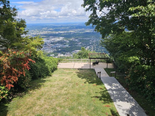 1003 E Brow Road, Lookout Mountain, TN 37350