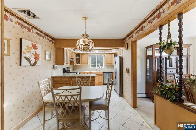 37 Farmingdale Road, Wayne, NJ 07470