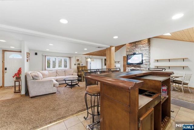 37 Farmingdale Road, Wayne, NJ 07470