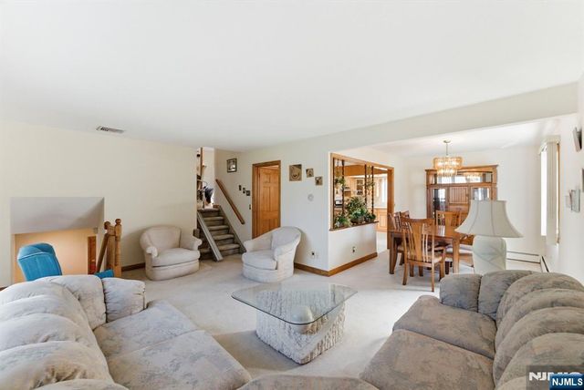 37 Farmingdale Road, Wayne, NJ 07470