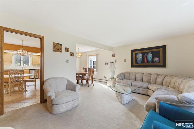 37 Farmingdale Road, Wayne, NJ 07470