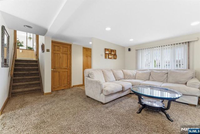 37 Farmingdale Road, Wayne, NJ 07470