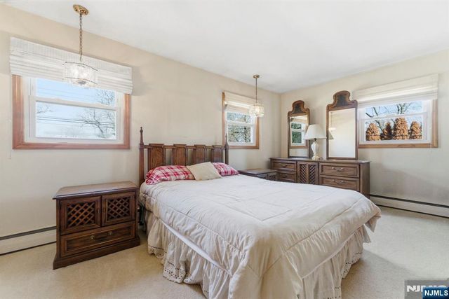 37 Farmingdale Road, Wayne, NJ 07470