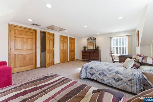 37 Farmingdale Road, Wayne, NJ 07470