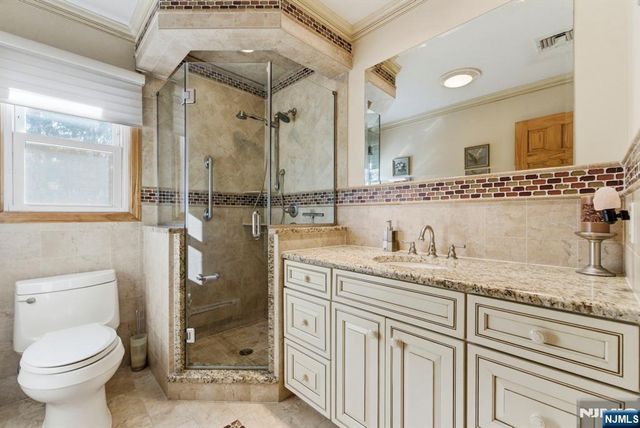 37 Farmingdale Road, Wayne, NJ 07470