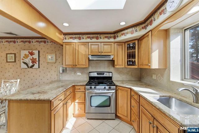 37 Farmingdale Road, Wayne, NJ 07470